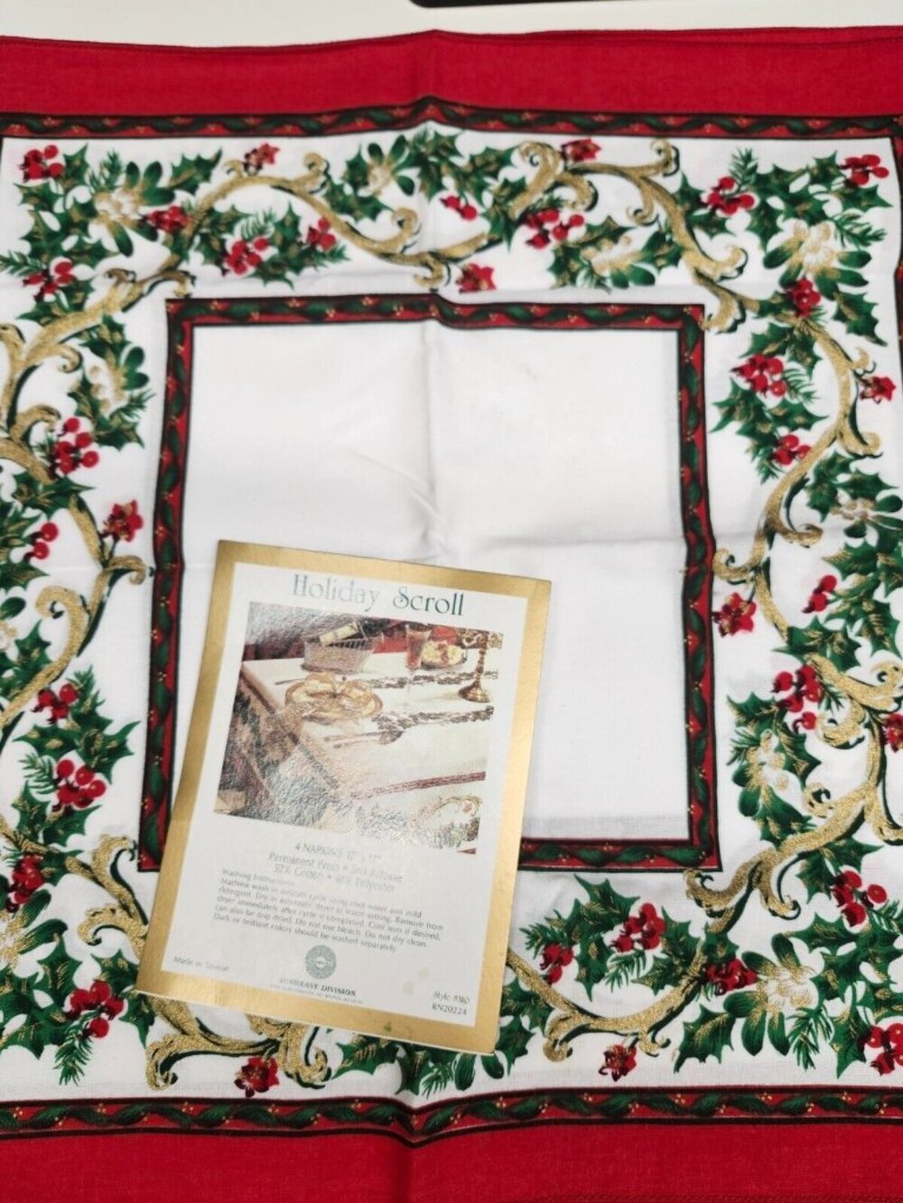 NIP Vintage Christmas Napkins Holly Berries 17x17 Sun Weave New Old Stock